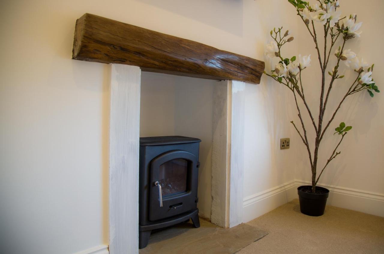 Winckley Stays Preston (Lancashire) Exterior foto A fireplace with a log burning stove